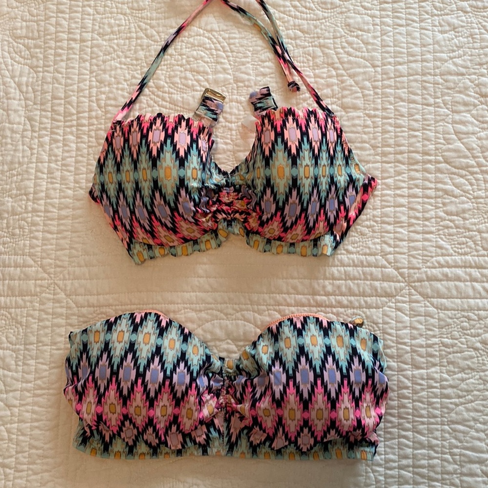 2 Victoria’s Secret bikini tops